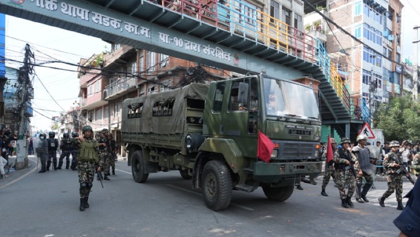 নেপালে শান্তি ফেরাতে সেনা তৎপরতা, অন্তর্বর্তী নেতৃত্বে সংকট